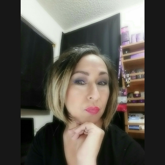 Meet your Posher, Bobbie - Picture 1 of 1